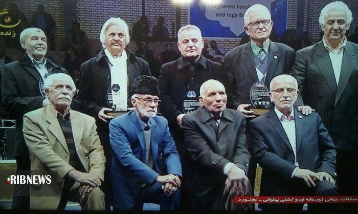 اینجا چراغی روشن است...