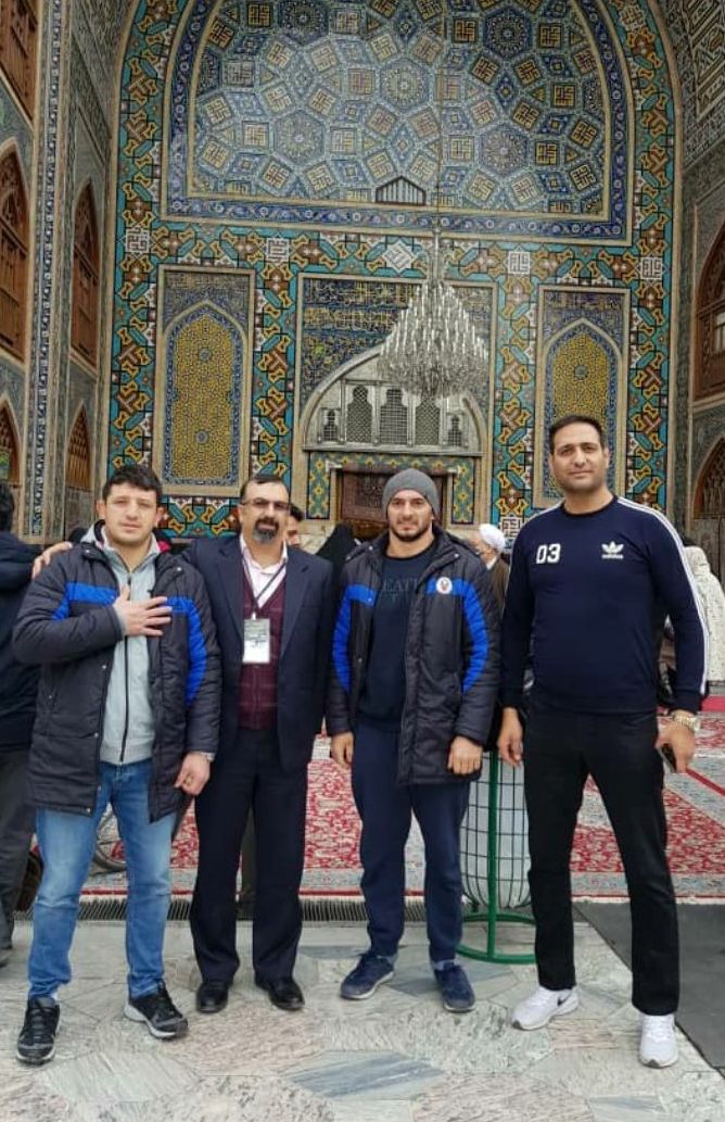اینجا چراغی روشن است...