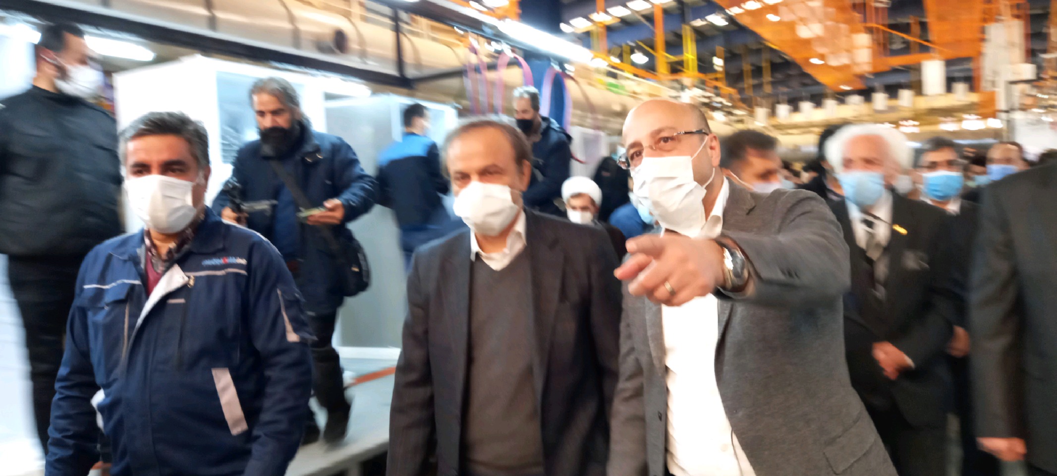راه اندازی خط تولید تمام رباتیک تولید یخچال فریزر در قم راه اندازی خط تولید تمام رباتیک تولید یخچال فریزر در قم