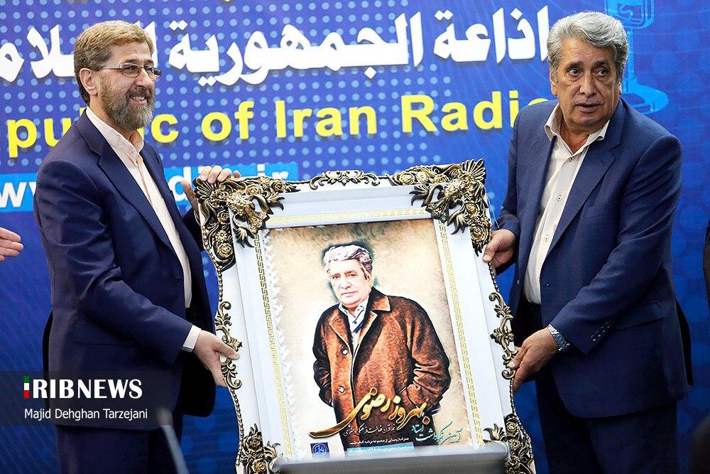 اعطای نشان درجه یک هنری به گوینده پیشکسوت اعطای نشان درجه یک هنری به گوینده پیشکسوت