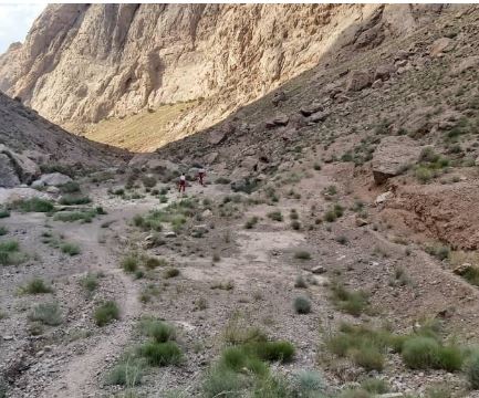 ۹ ساعت تلاش برای انتقال پیکر سقوط کرده در ارتفاعات روستای ده دشت ۹ ساعت تلاش برای انتقال پیکر سقوط کرده در ارتفاعات روستای ده دشت