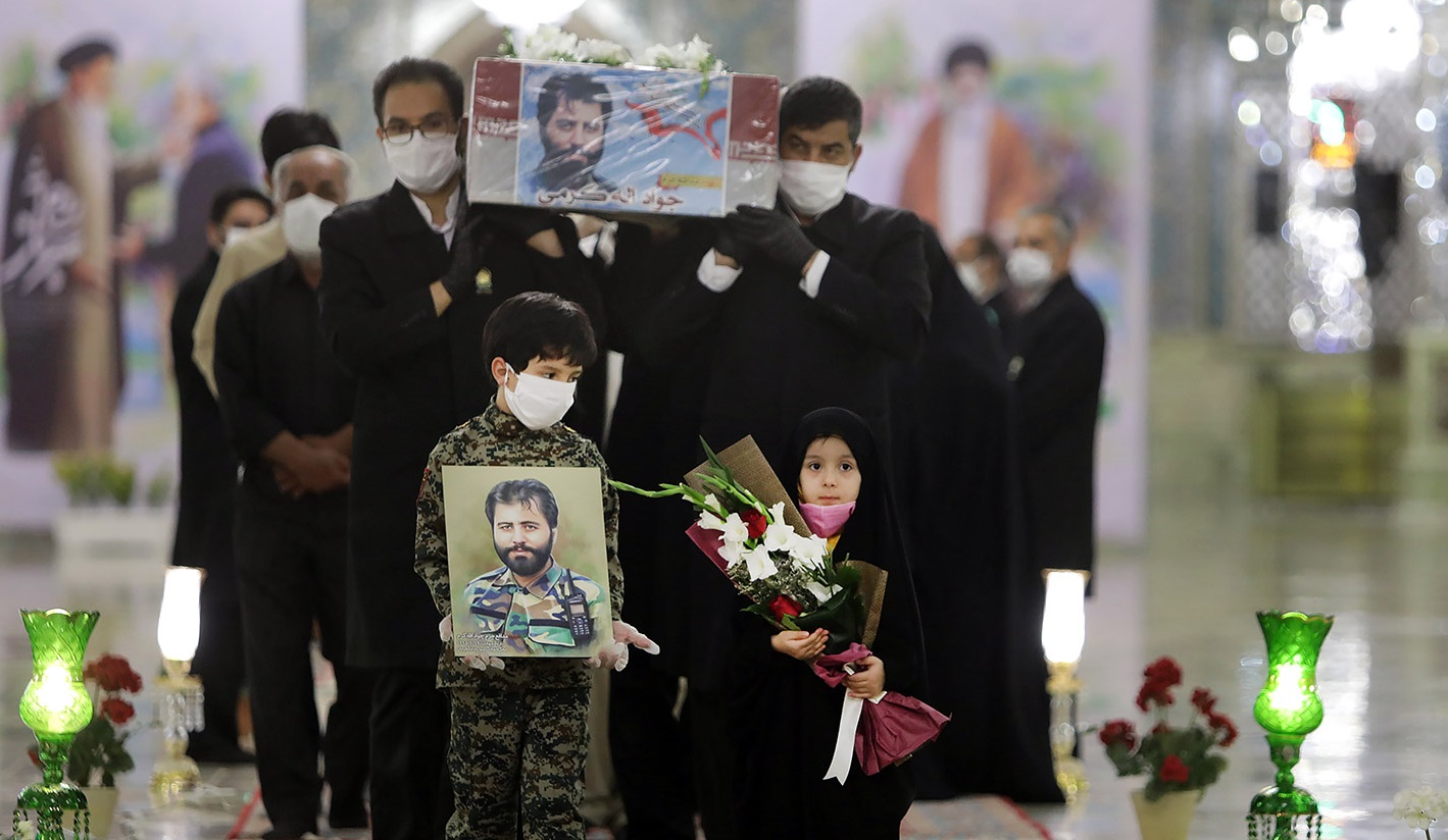 مراسم وداع با شهید &laquo;جواد الله&zwnj;کرمی&raquo; در حرم مطهر رضوی برگزار شد