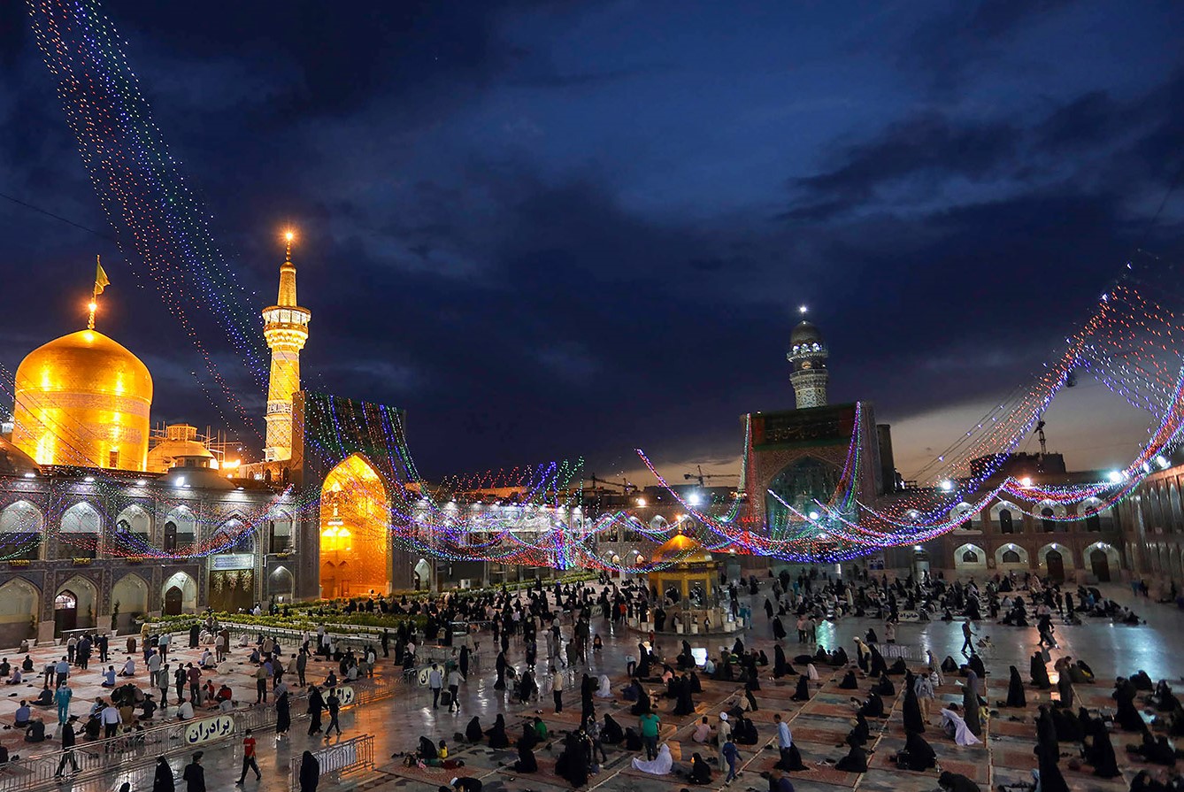 روشن&zwnj;ترین شب زمین در حرم رضوی