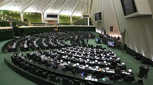 شرکت&zwnj;های دولتی موظف به عرضه سهام خود شدند