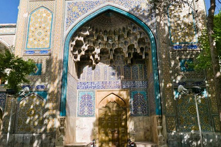 چرا مدرسه چهارباغ شهرت جهانی دارد؟