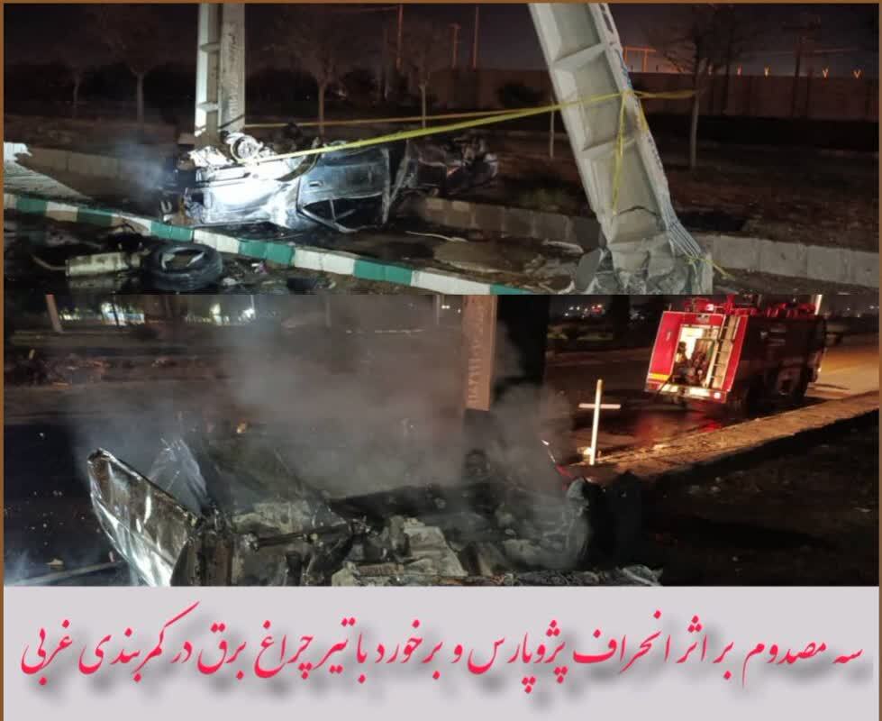 انحراف پژوپارس و برخورد با تیر چراغ برق در کمربندی غربی