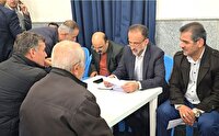 میز خدمتی برای رسیدگی به مشکلات مردم در یکی از روستا‌های شهرستان آستانه اشرفیه