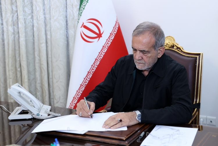 پیام تسلیت رئیس جمهور برای درگذشت مادر حاج احمد متوسلیان