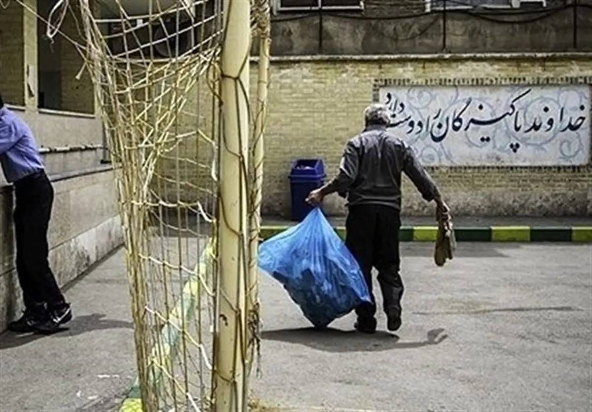 درخواست خدمتگزاران و سرایداران مدارس برای بهبود شرایط معیشتی و شغلی