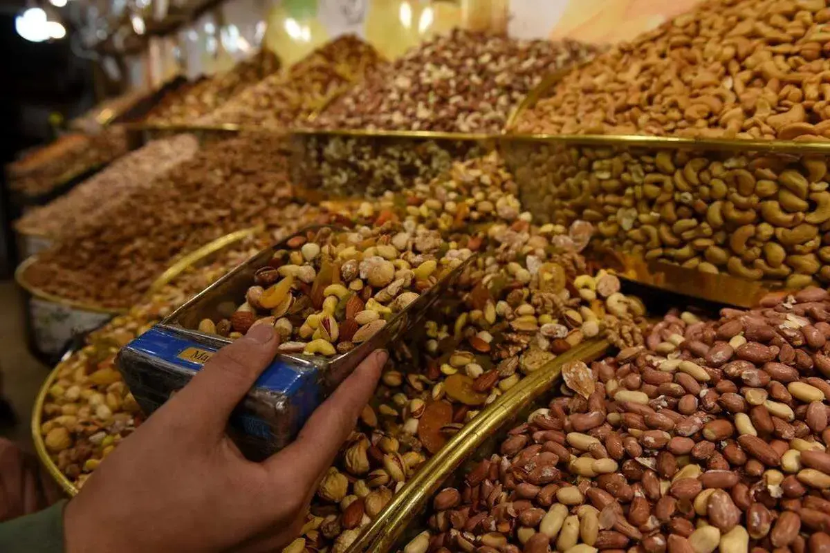 نظارت ویژه بر بازار آجیل و خشکبار همدان /قیمت میوه شب یلدا