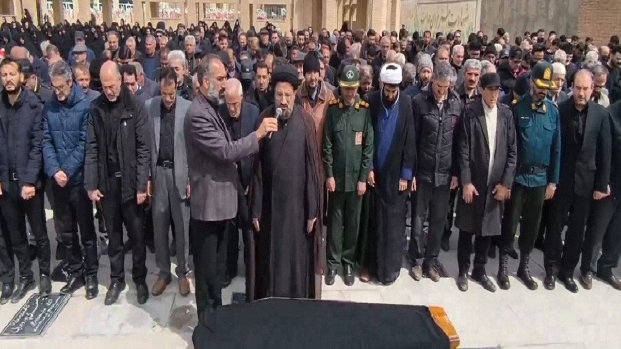تشییع پیکر مادر شهید حمزه پور در سراب