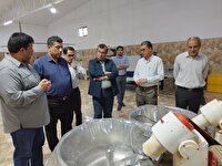 بازدید نماینده غرب هرمزگان از واحد‌های تولیدی بستک