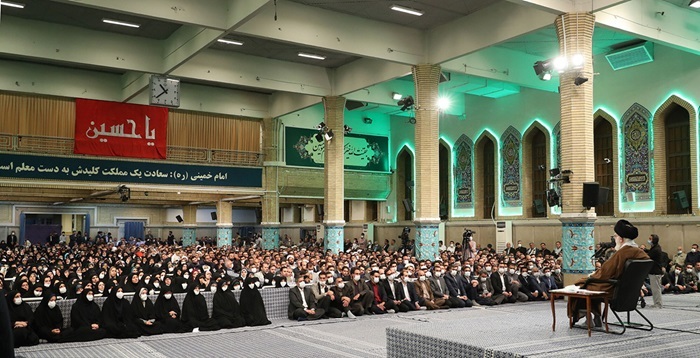 دلنوشته‌ی معلمان نمونه کشوری از دیدار با رهبر شهید