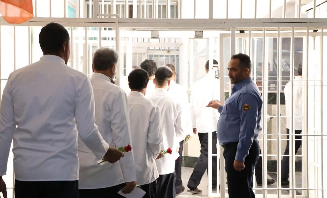 آزادی ۱۳ زندانی در بوکان؛ اشتغال ۱۰۰ نفر در مسیر بازگشت به جامعه آزادی ۱۳ زندانی در بوکان؛ اشتغال ۱۰۰ نفر در مسیر بازگشت به جامعه