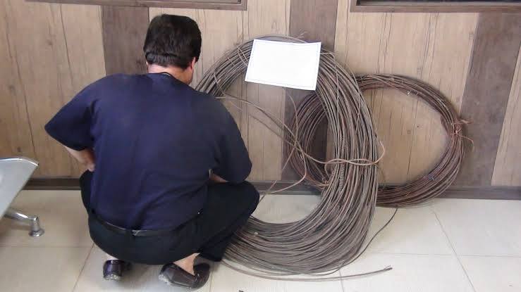 دستگیری سارق کابل و تجهیزات انتقال برق در کهگیلویه دستگیری سارق کابل و تجهیزات انتقال برق در کهگیلویه
