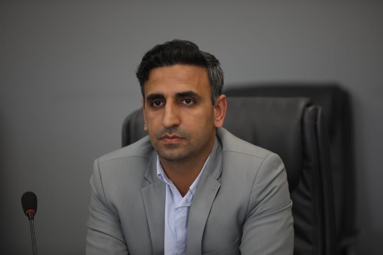 قاتل فراری در رودبار جنوب با میانجیگری ریشسفیدان خود را معرفی کرد قاتل فراری در رودبار جنوب با میانجیگری ریشسفیدان خود را معرفی کرد