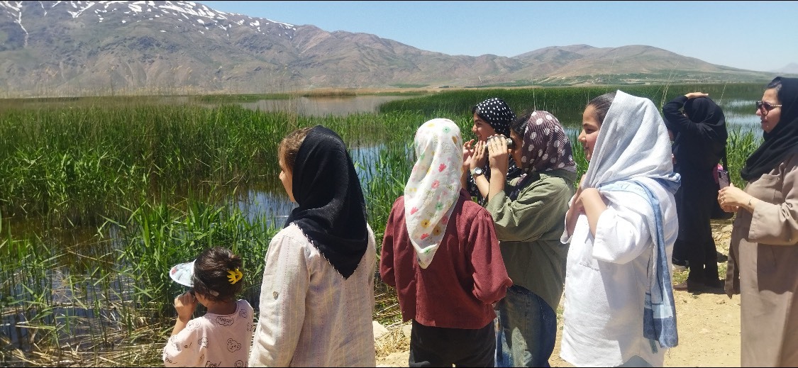 آشنایی کودکان چهارمحال و بختیاری با گونههای مختلف پرندگان آشنایی کودکان چهارمحال و بختیاری با گونههای مختلف پرندگان