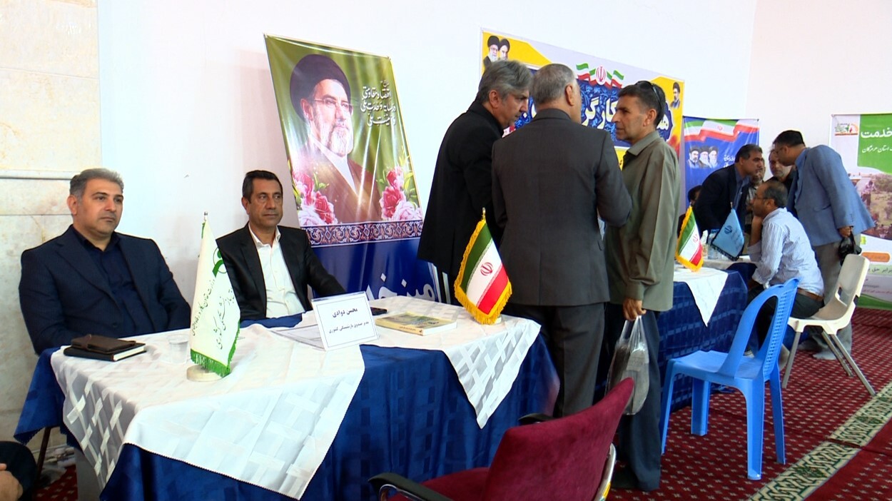 برپایی میز خدمت در بندرعباس