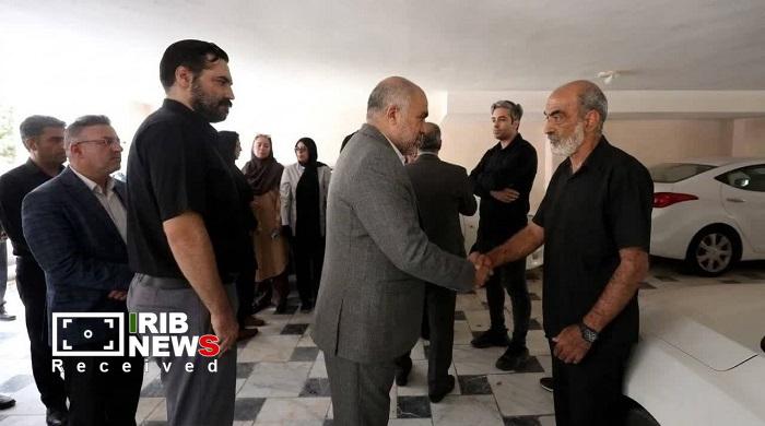 ورود پدر و مادر شهید امیرحسین شاهرخیان به کیش