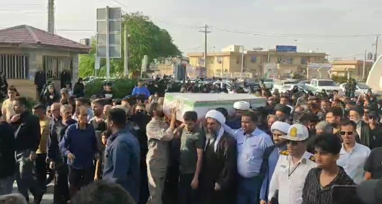 تشییع و به خاکسپاری شهید جنگ رمضان در بندرلنگه تشییع و به خاکسپاری شهید جنگ رمضان در بندرلنگه