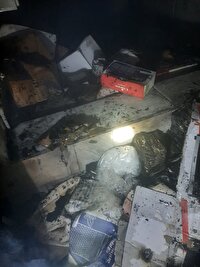 مهار آتش‌سوزی در انبار فروشگاه لوازم خانگی اراک توسط آتش‌نشانان
