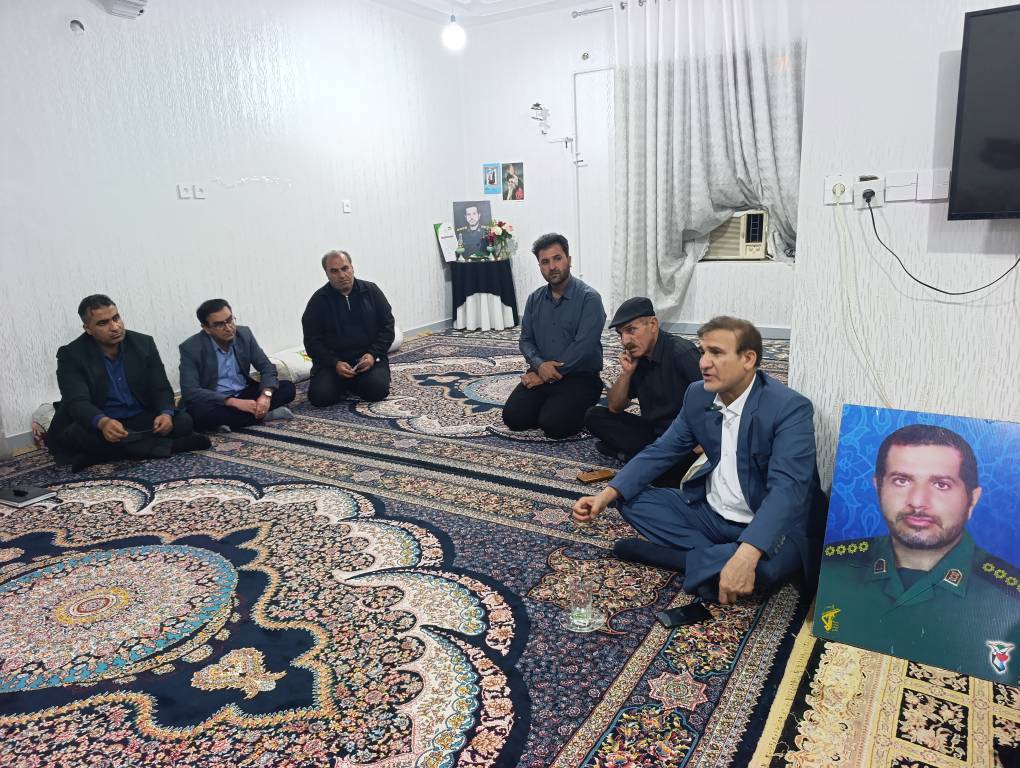 دیدار مدیرکل صدا و سیمای استان با خانواده شهیدان توسلمند و تقوی
