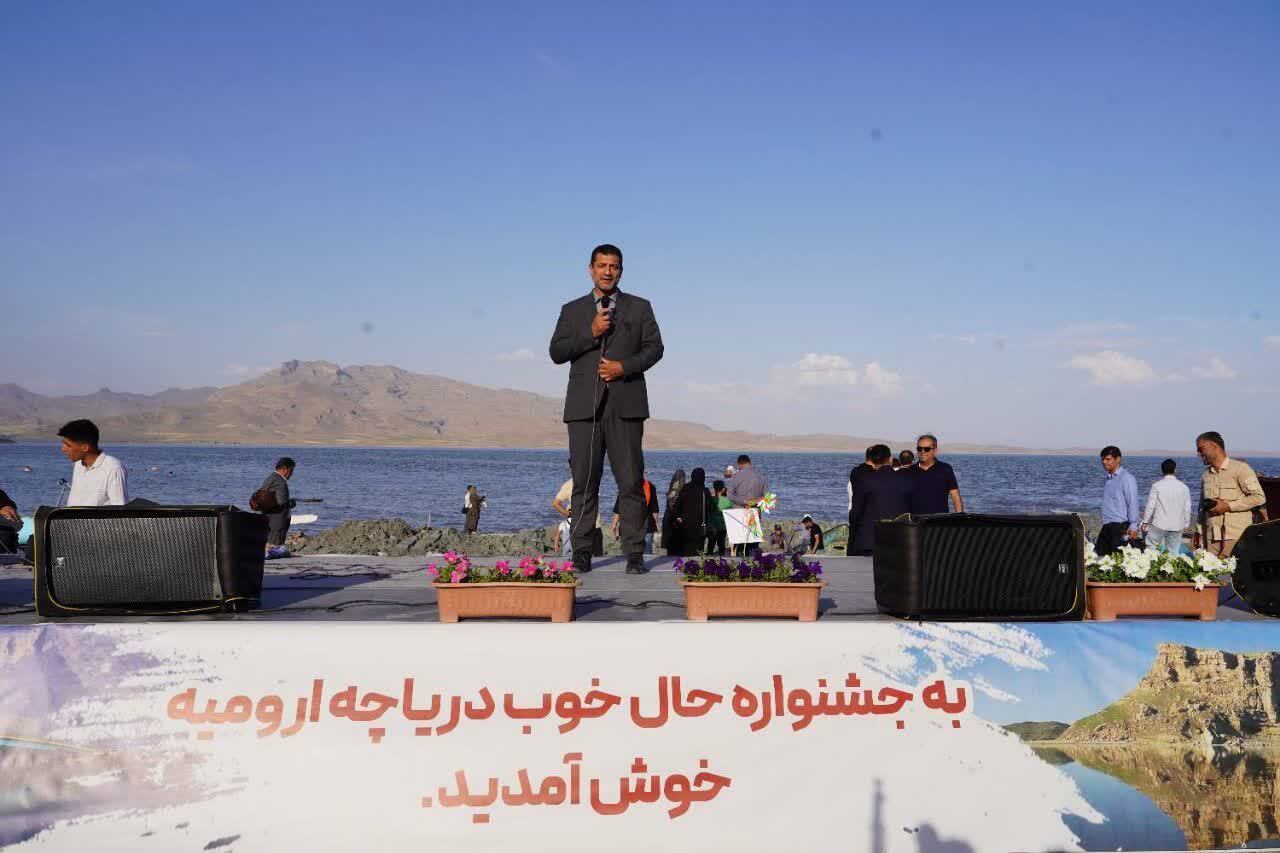 معرفی صنایع دستی آذربایجان غربی در جشنواره حال خوب دریاچه ارومیه معرفی صنایع دستی آذربایجان غربی در جشنواره حال خوب دریاچه ارومیه