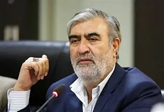 عزیزی: رئیس جمهور آمریکا راهی جز لفاظی ندارد عزیزی: رئیس جمهور آمریکا راهی جز لفاظی ندارد
