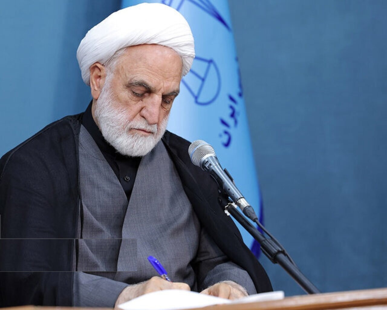 اژه ای: ملت ایران با تأسی به مکتب حسینی توانست در جنگ تحمیلی سوم متجاوزان را به شکست و هزیمت بکشاند اژه ای: ملت ایران با تأسی به مکتب حسینی توانست در جنگ تحمیلی سوم متجاوزان را به شکست و هزیمت بکشاند
