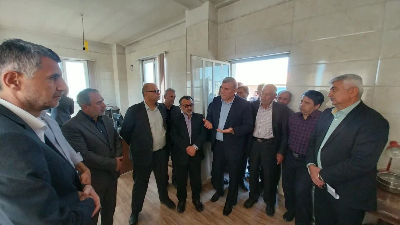 بازدید مسئولان قزوین از مراکز خرید تضمینی گندم هم‌زمان با آغاز فصل برداشت