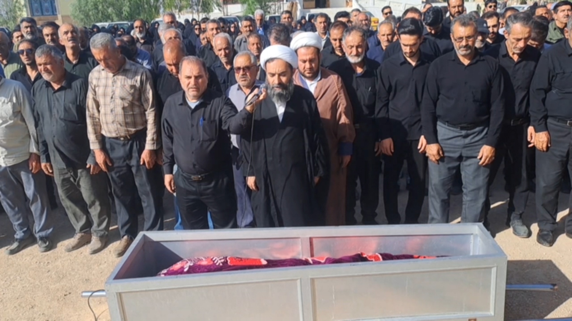 تشییع پیکر پدر شهید والامقام محمدحسین زارع در خرامه