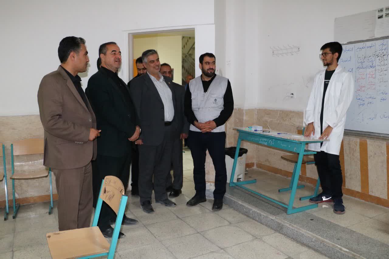 اهدای رایگان عینک اردوی جهادی خدمات چشمپزشکی در روستای مالکآباد شهرستان اراک اهدای رایگان عینک اردوی جهادی خدمات چشمپزشکی در روستای مالکآباد شهرستان اراک