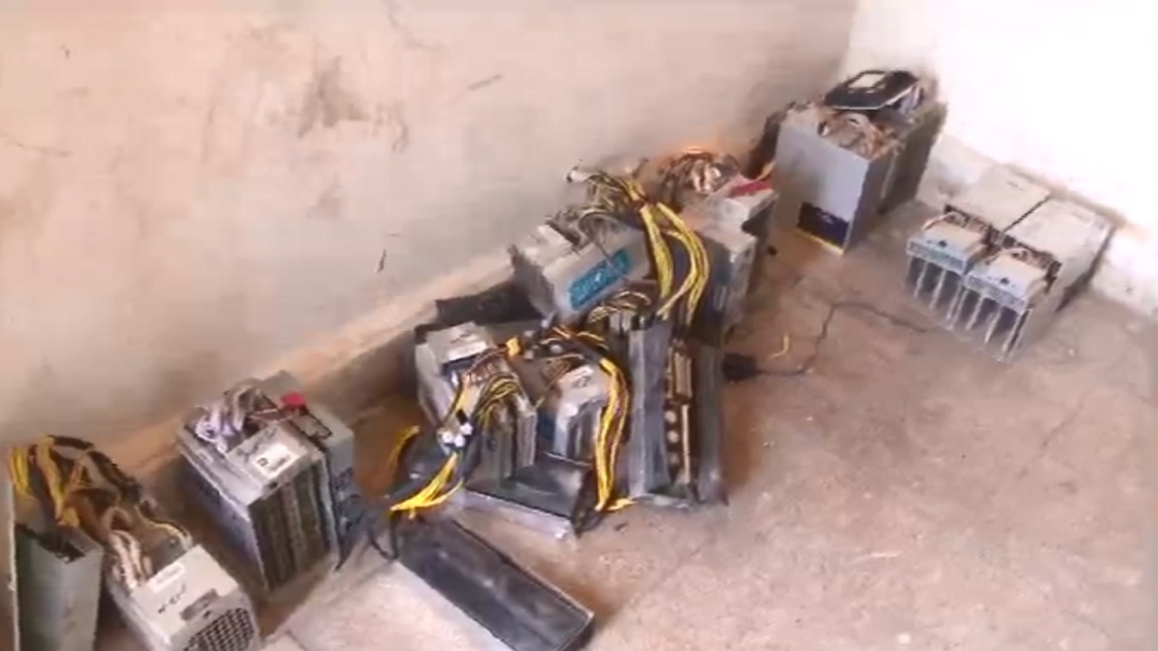 کشف ۱۰ دستگاه ماینر قاچاق در مراغه