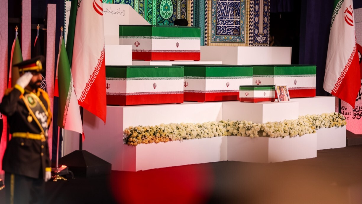 ادای احترام هیئت‌های خارجی به پیکر رهبر شهید انقلاب (۱)