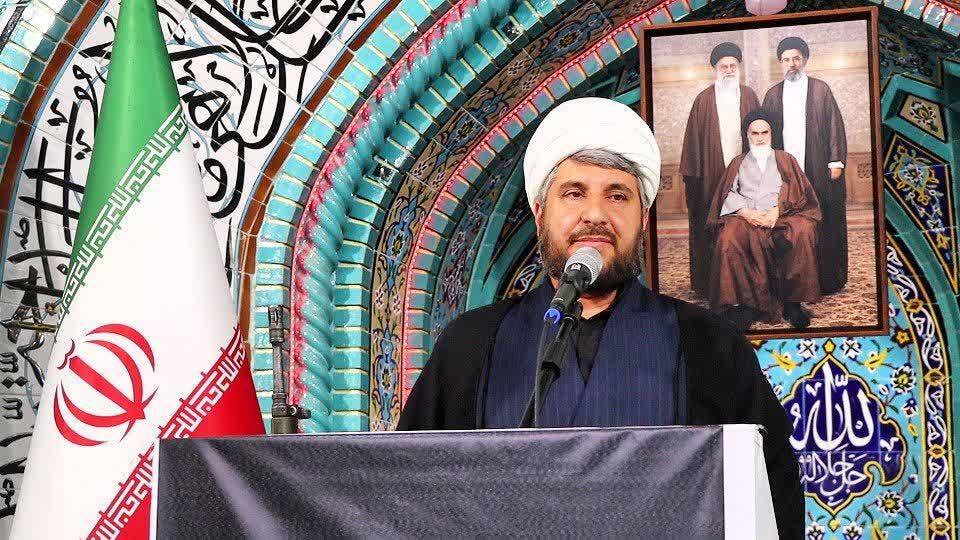امام جمعه موقت تکاب: رهبرشهید انقلاب را به قله عزت رسانده