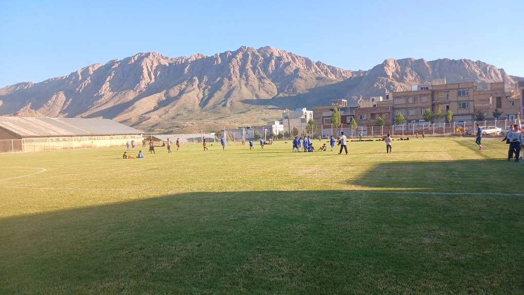 بهره برداری از زمین چمن فوتبال فریدونشهر