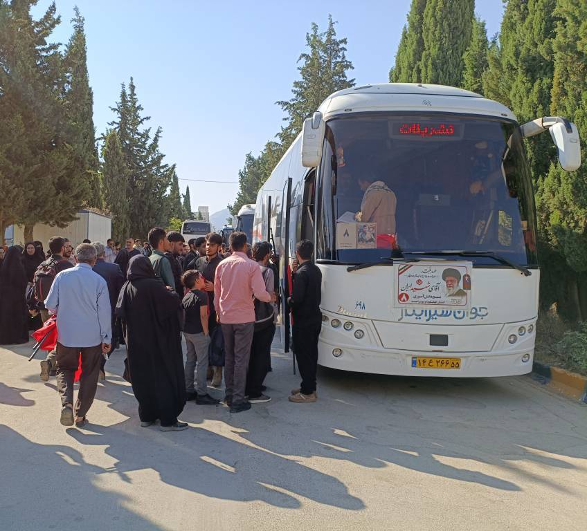 کاروان رهبر شهید از یاسوج راهی تهران شد
