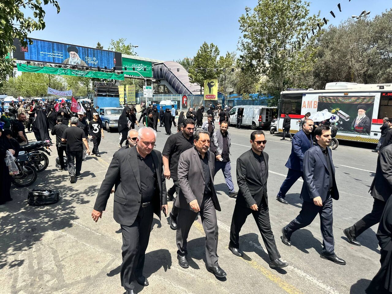 وزیر صمت: برای ادای دین‌مان به رهبر شهید در مراسم وداع حاضر شدیم