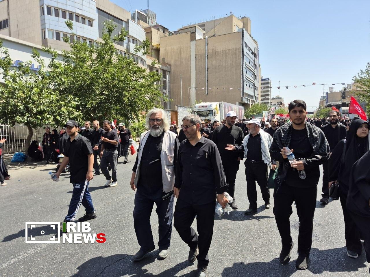 اشک و دلدادگی در آیین اقامه نماز بر پیکر امام مجاهد شهید