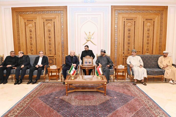 رایزنی هیئت عالی رتبه ایرانی با مقامات عمان در مسقط رایزنی هیئت عالی رتبه ایرانی با مقامات عمان در مسقط