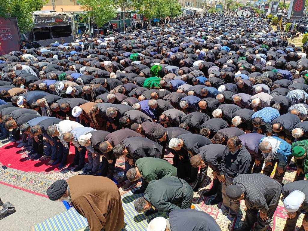 اقامه نماز ظهر عاشورا در کهگیلویه و بویراحمد