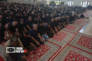 اقامه نماز عاشورای حسینی در مصلی کیش به روایت دوربین خبر