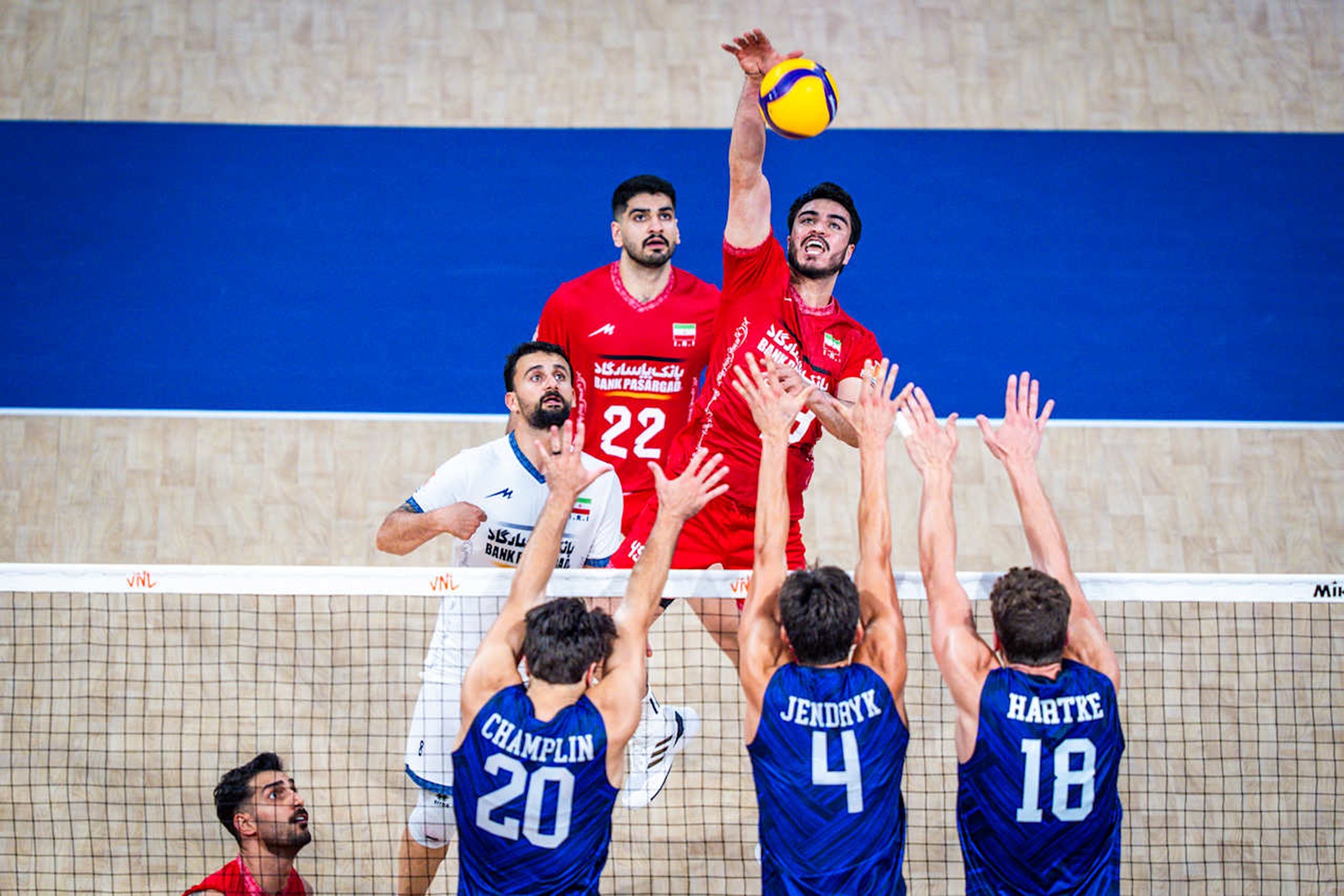 زور والیبال ایران به تجربه آمریکا نرسید
