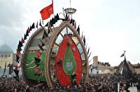 شکوه آئین نخل‌گردانی یزدی‌ها در روز عاشورا