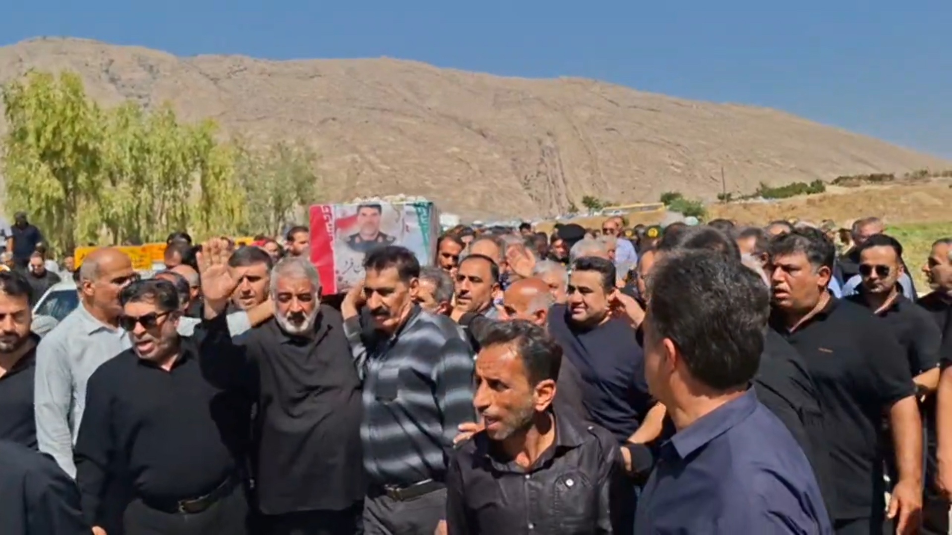 تشییع پیکر والامقام جانباز ۷۰ درصد در کازرون