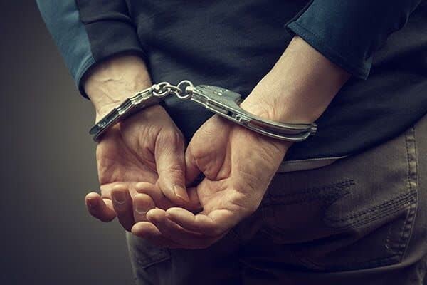 سارق حرفه‌ای منازل در شهرک ولیعصر(عج) دستگیر شد