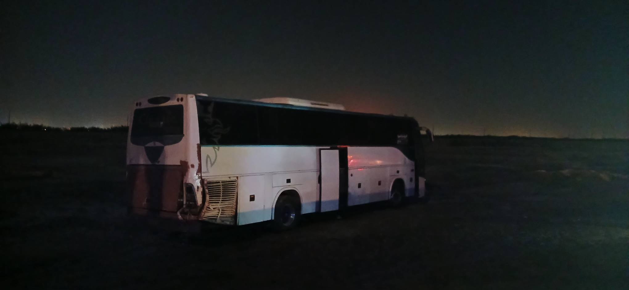 ۱۲ مصدوم در پی انحراف اتوبوس از جاده در محور آبادان – اهواز