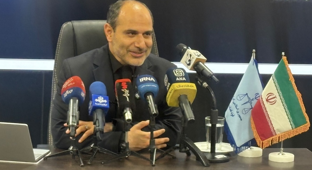 عدالتِ دادگستری در خانه///لطفا عکس مناسب تر