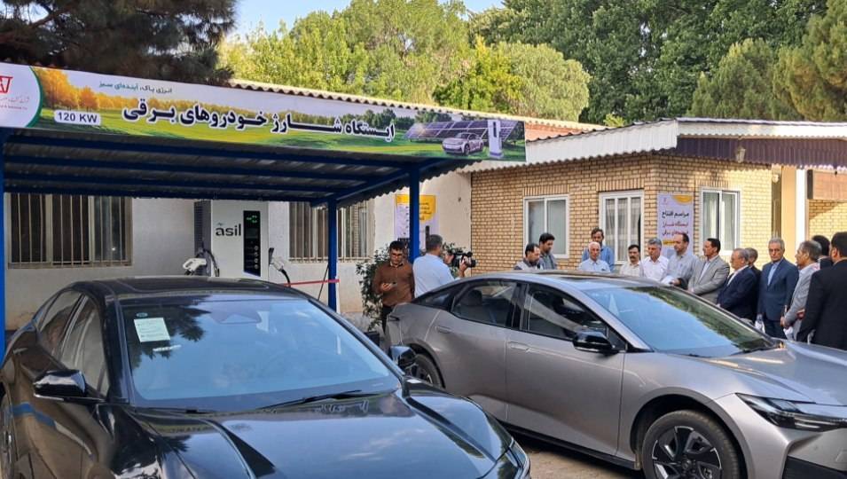 بهره‌برداری از سه ایستگاه شارژ خودرو‌های برقی در جوین و سبزوار
