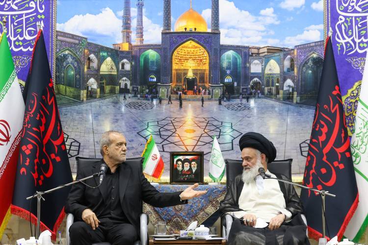 مقاومت ملت ایران موجب عزت کشور در جهان اسلام شد